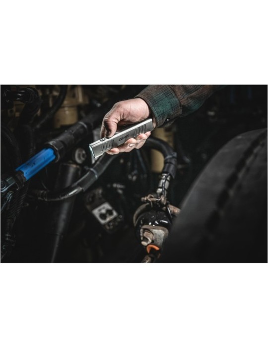 Wodoodporna latarka akumulatorowa 1150 lumenów COAST Slayer